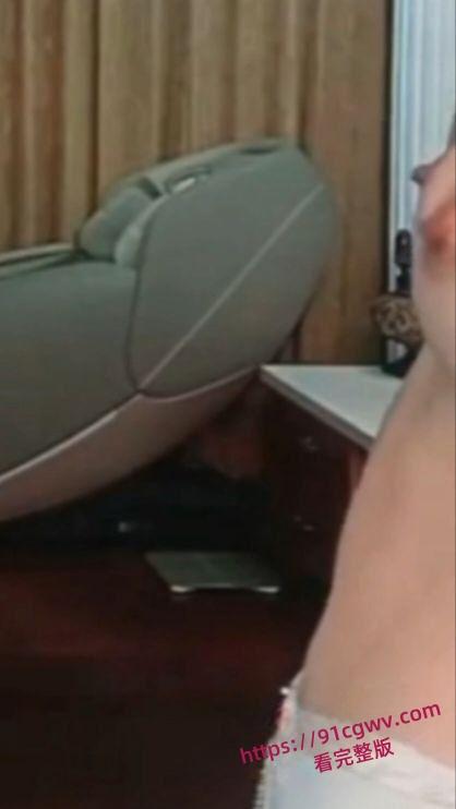 前央视女主持人马卉真空主持节目及直播，颜值身材是真的不错 高冷女主播黑料流出-7