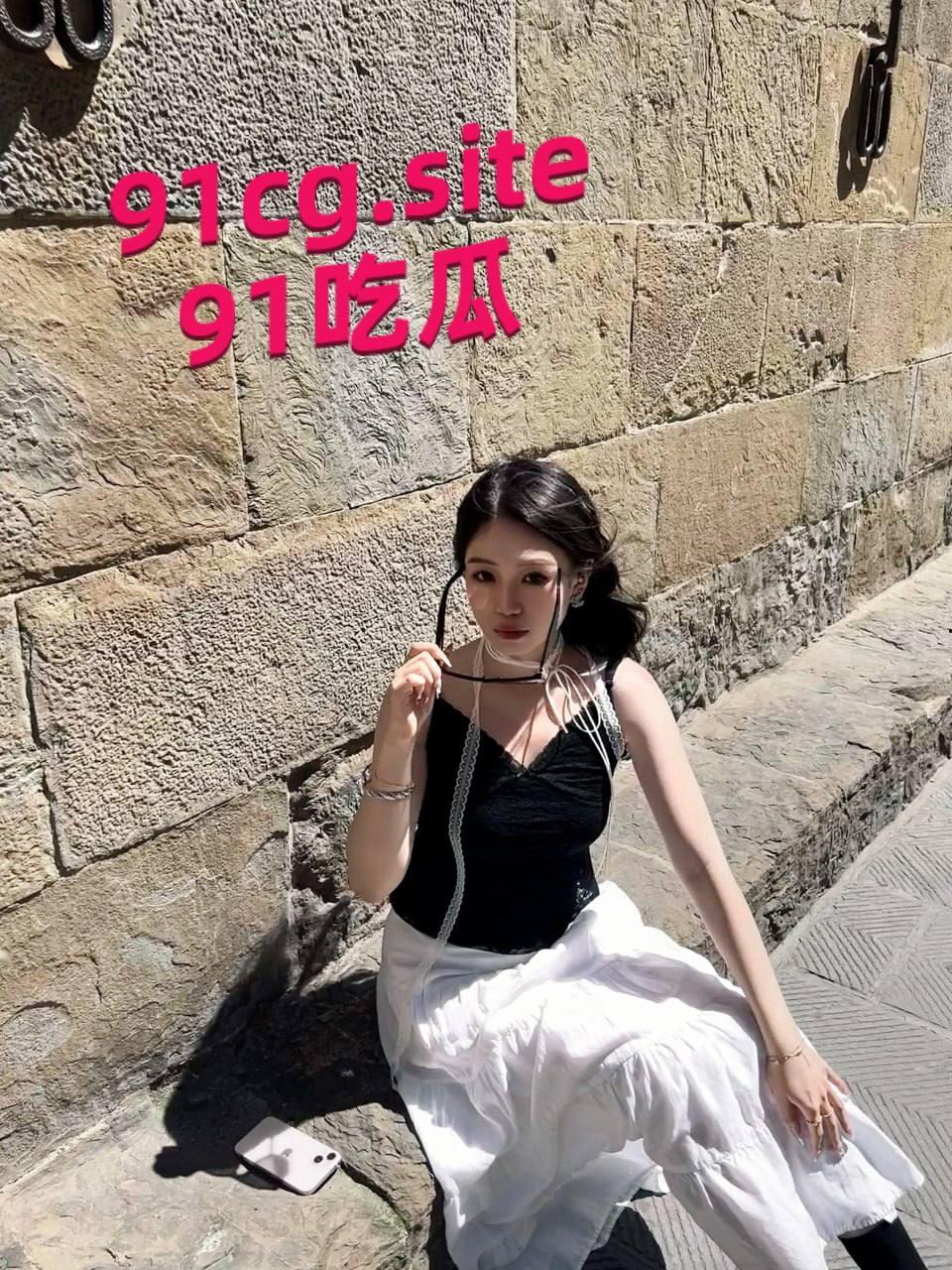 广西省柳州市 极品大学生 ，长相及其俊美，身材一流，吃鸡吧的口活更胜一筹-1