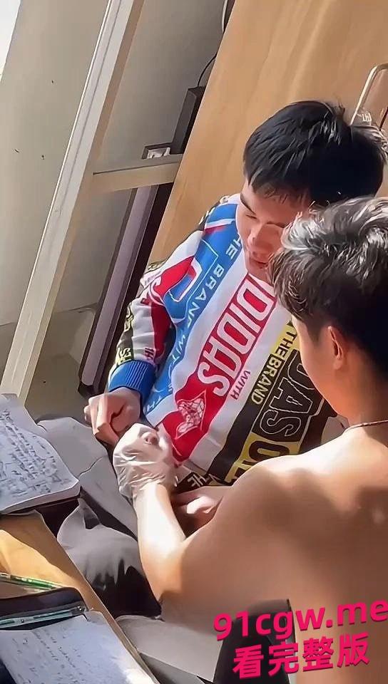 好兄弟仗义帮处男舍友打飞机 处男可以坚持这么久的吗?-4