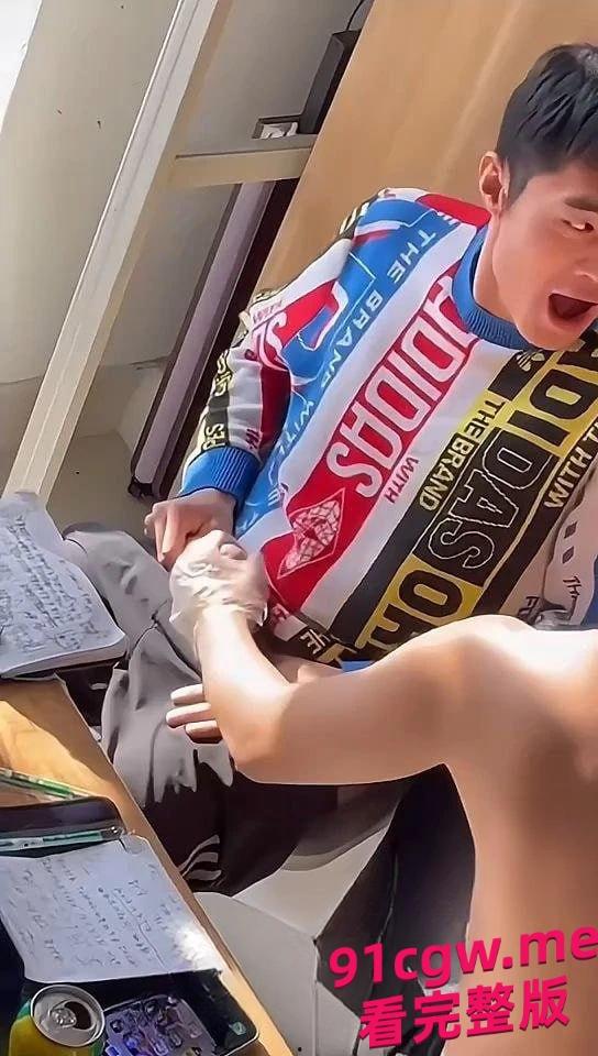 好兄弟仗义帮处男舍友打飞机 处男可以坚持这么久的吗?-5