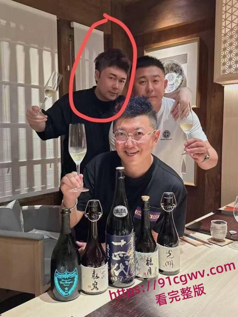 吴亦凡事件女主都美竹新恋情曝光 献身京圈50岁灰产大佬 三里屯酒店激情交欢 性爱视频流出！-7