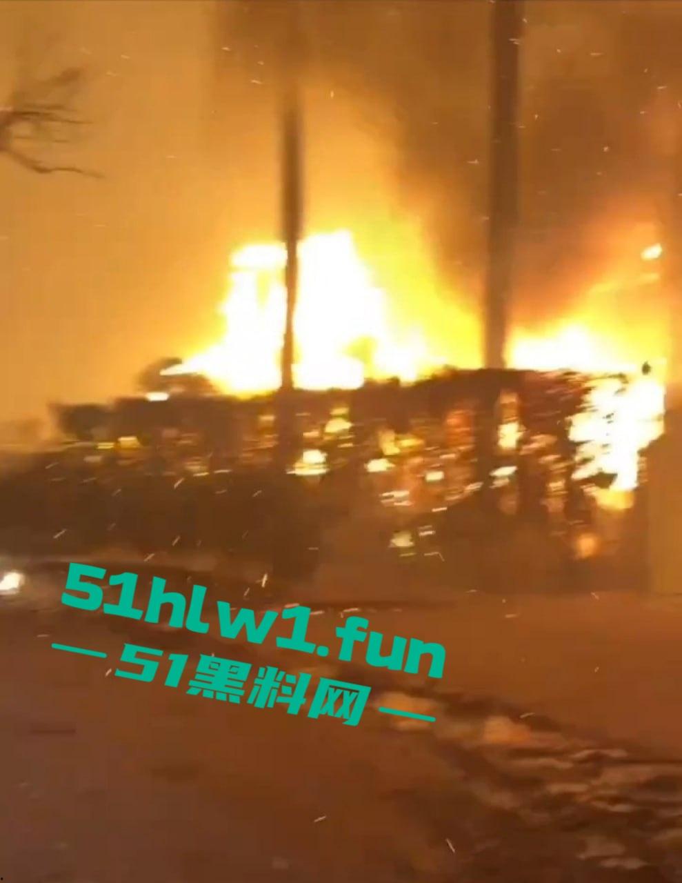 洛杉矶火势疯狂升级，7万居民被迫撤离，大片森林变焦土，美利坚的灾难正在上演！-1