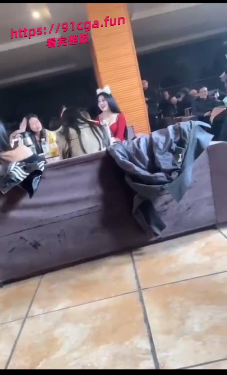 四川绵阳青龙舞厅探店记：艺术生兼职，舞厅不跳舞，纯选人带走干快餐！-1