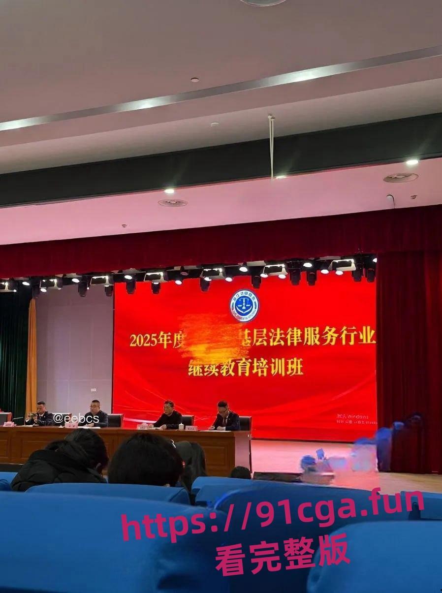 律师白天法庭精英 晚上变福利姬！衬衫解扣撅臀秀逼穴超反差-2