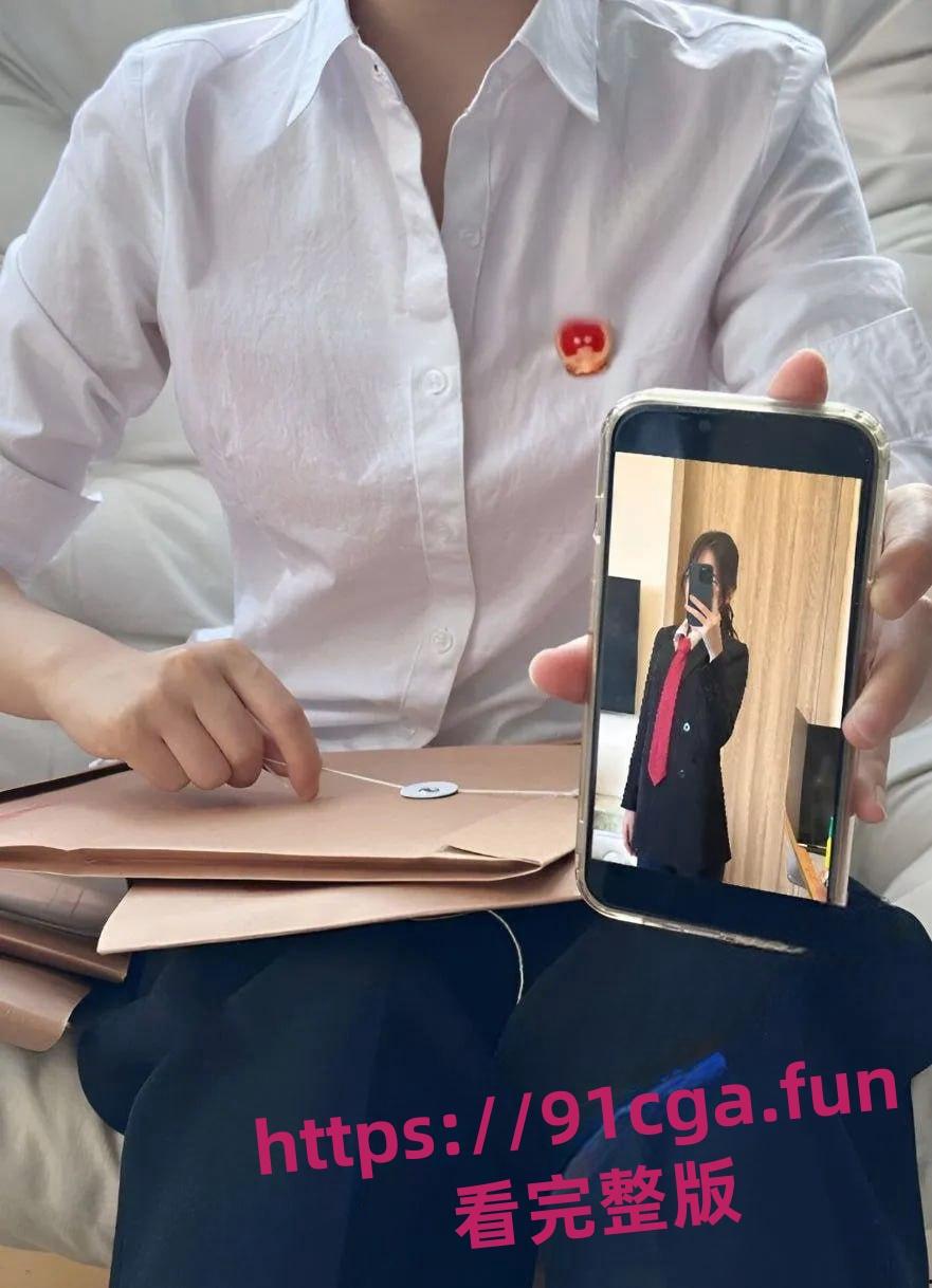 律师白天法庭精英 晚上变福利姬！衬衫解扣撅臀秀逼穴超反差-3