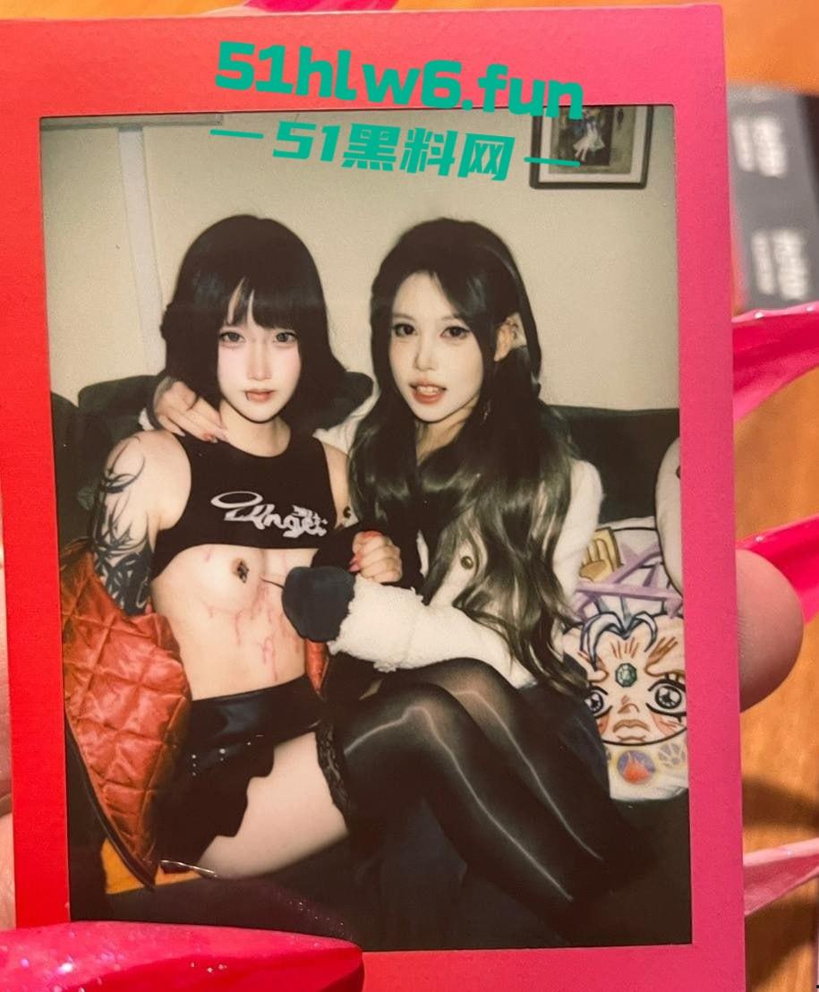 芜湖鸠江区YJ理发店女主被曝，疑似抖音美女博主【鱼鱼骨】未拉窗帘给榜一大哥的私拍流出！-5