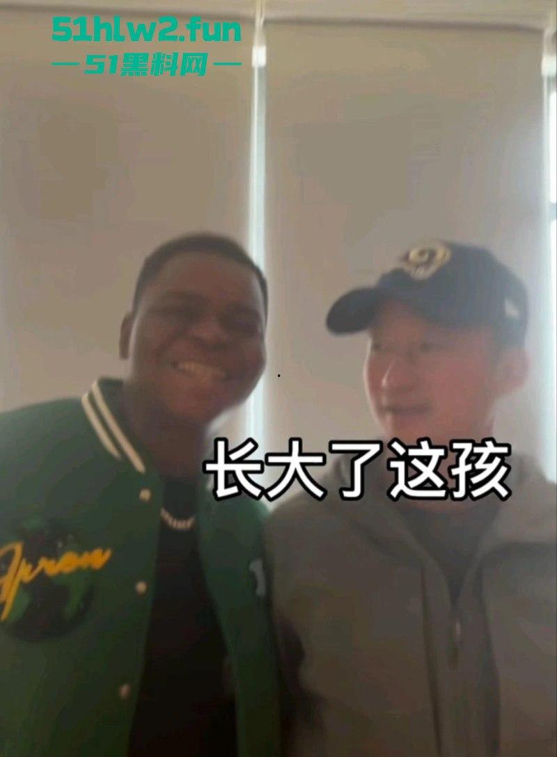 战狼2爆火的卖黄碟【小黑】竟转行干网黄了，网络带货卖伟哥约女神做爱亲自证实伟哥效果！-5