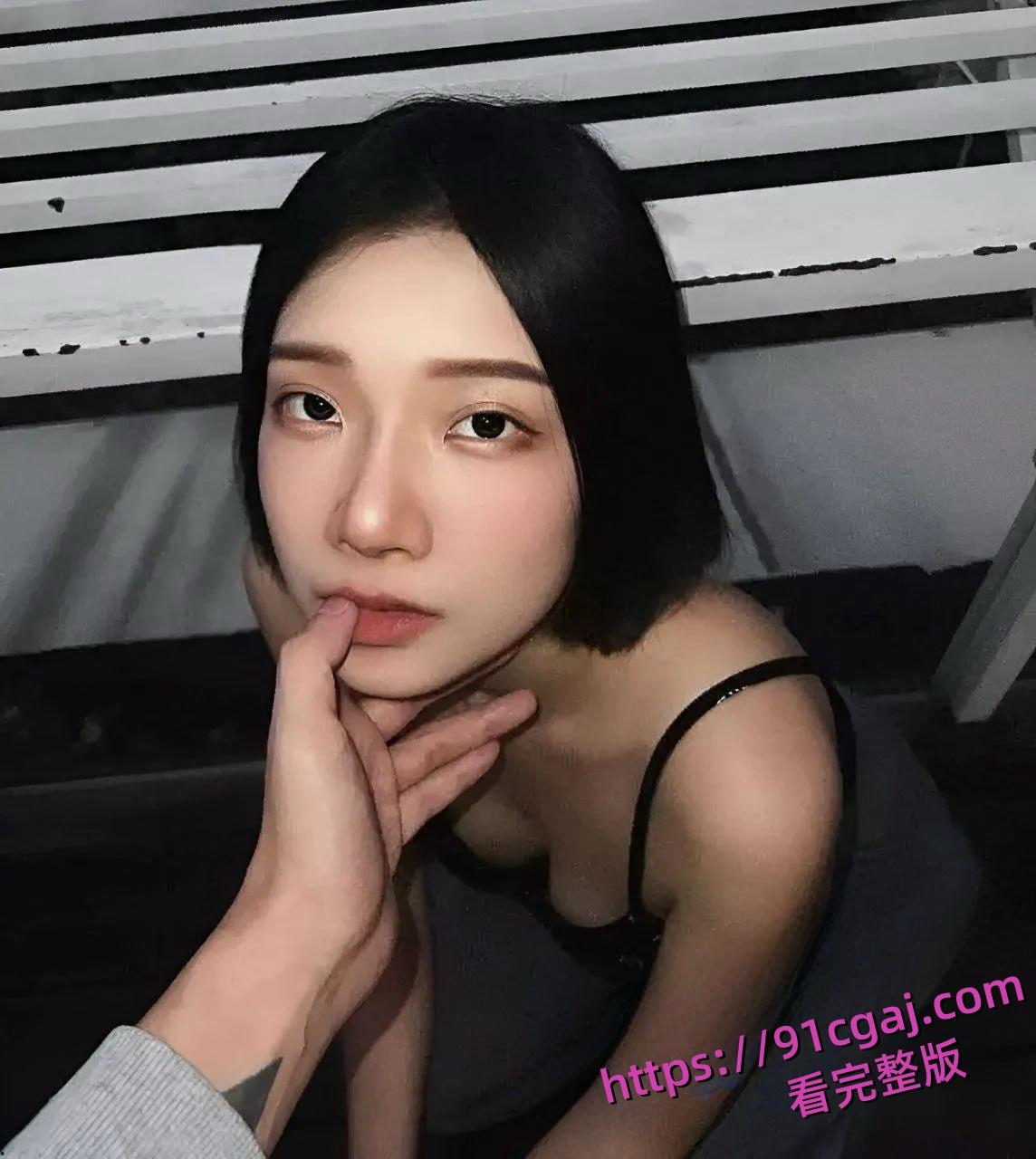 台湾网红美女Zhen祯福利私拍流出 性感肥臀模特身材 行走的电动小马达!-1