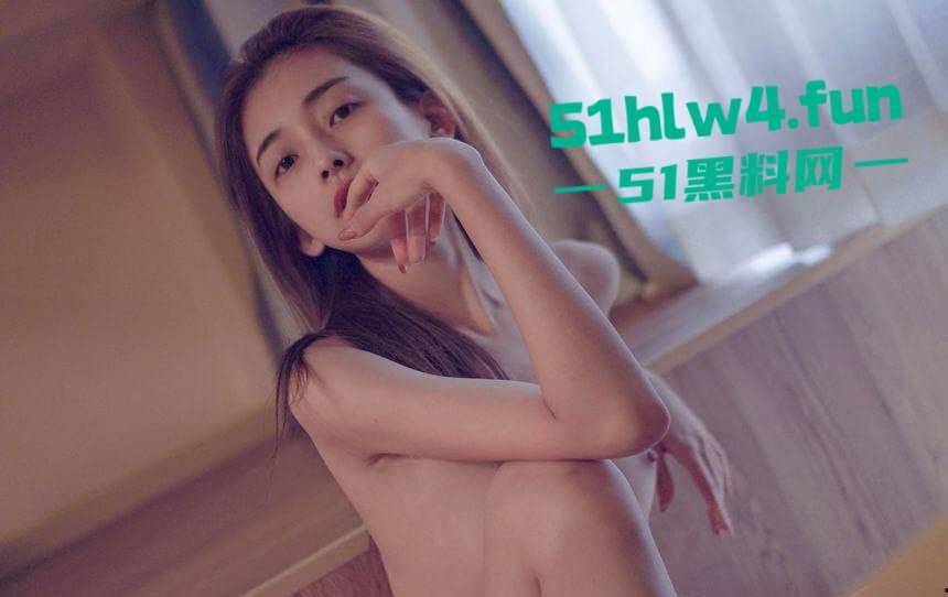 开照相馆的极品老板娘,性感骚妇【刘柳欣】背着老公和摄影师私通,拍私房裸照拍完后激情操逼。-7