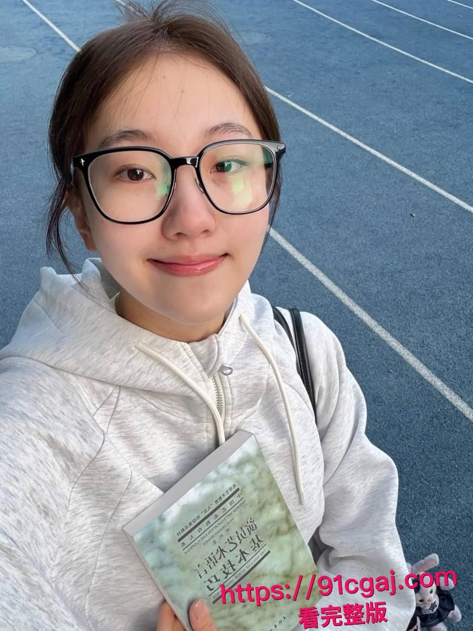 单纯漂亮的极品学妹被我花言巧语约到出租房，给她药翻抱着狠狠一顿操，拍下视频留着要挟她-7