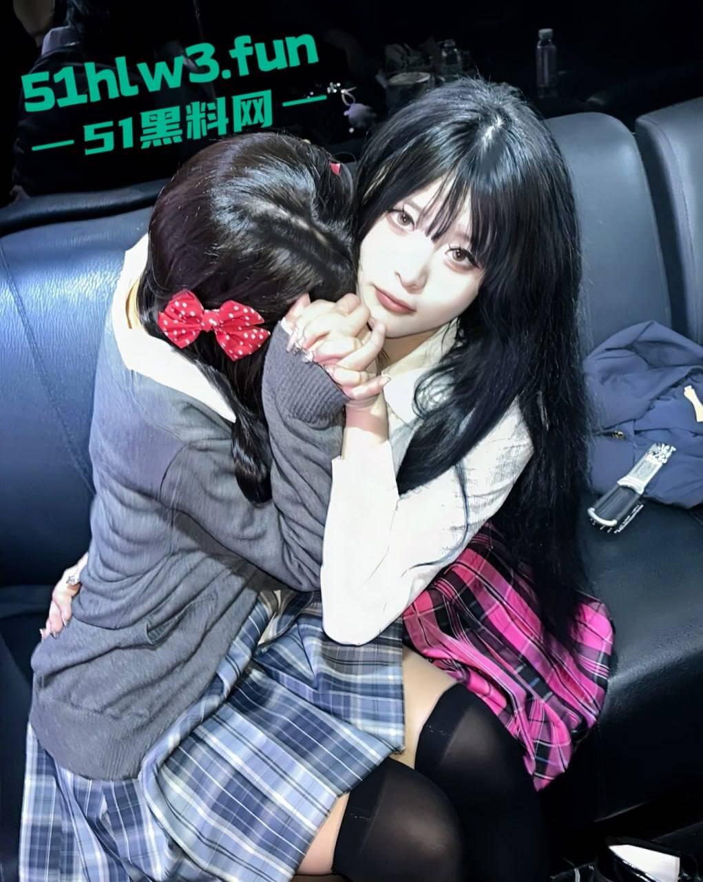 推特网红福利【姬洛宝】cos圈有名的骚鸡，颜值甜美身材性感自慰粉嫩小穴，玩的淫水直流。-6