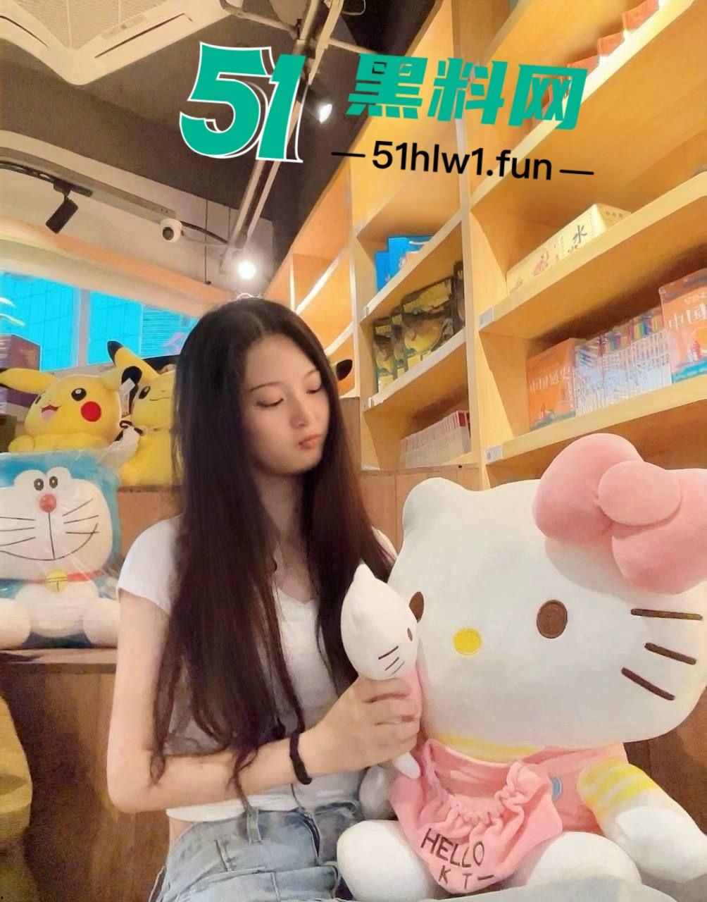 西南医科大学05年【吴媛媛】手机维修遭曝光，清纯学生妹相册被扒满是约炮照片，果然清纯外表藏不住骨子里的骚！-4