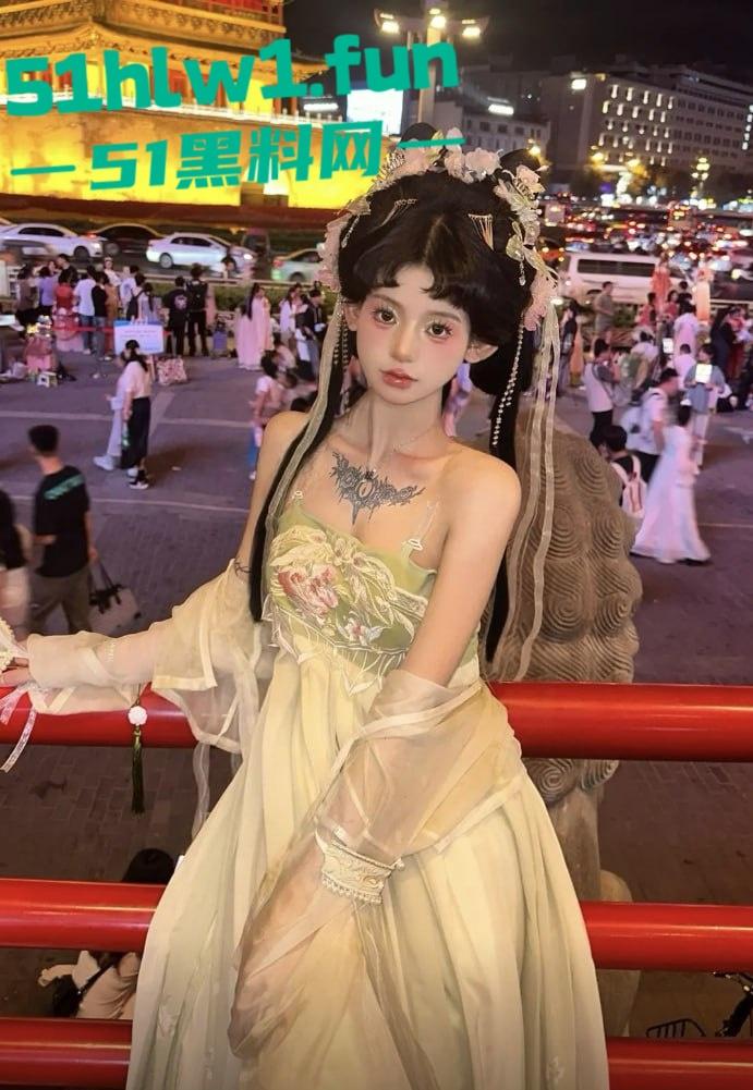 东莞夜场女DJ【刘晓露】爆出圈钱黑料，18岁小母狗圈老板钱还肆无忌惮出轨，当舔狗被甩锤得脸都没了！-5