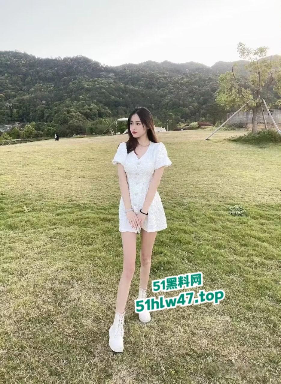 高颜值女大学生【薛翊宁】顶级身材反差女神,美腿修长诱人性爱图影泄密流出。-9