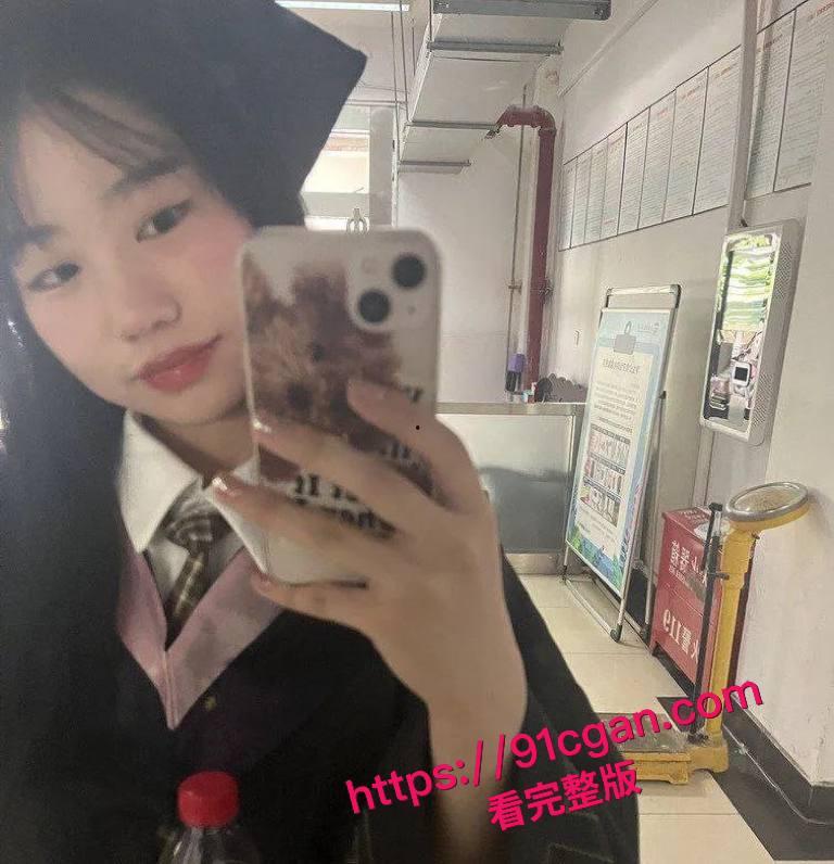 超反差母狗！眼镜妹momocats顺便调教强制，吞精深喉舔肛太炸裂-1