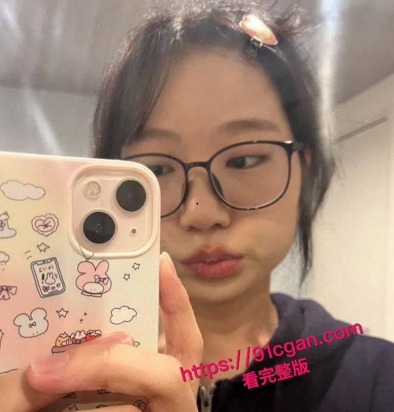 超反差母狗！眼镜妹momocats顺便调教强制，吞精深喉舔肛太炸裂-4