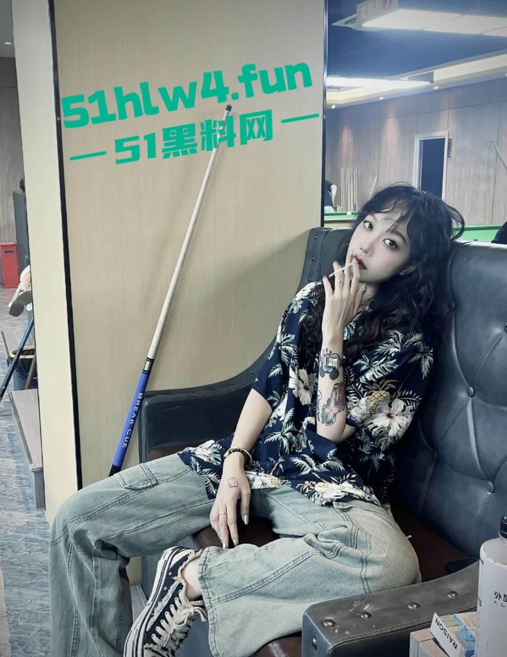 广西长腿纹身妹，抖音女神【小叮-】真名叫朱李雅欣，整天一身辣妹打扮私生活淫乱不堪，性爱自拍被曝光。-5