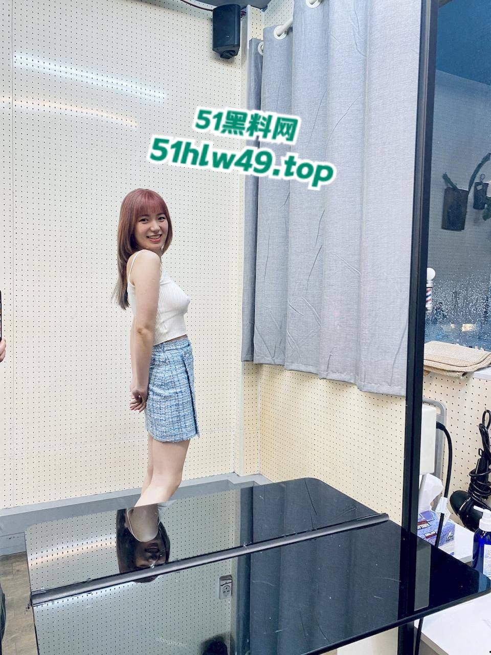 香港女同知性小姐姐【karin】凹凸有致奶大臀翘极致性感，各种大尺度私拍流出女友互舔鲍鱼视频曝光。-5