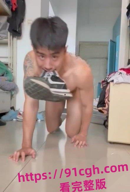 肌肉猛男大奶狗『潘玮黑』私拍泄密！被金主调教展示菊花！-1