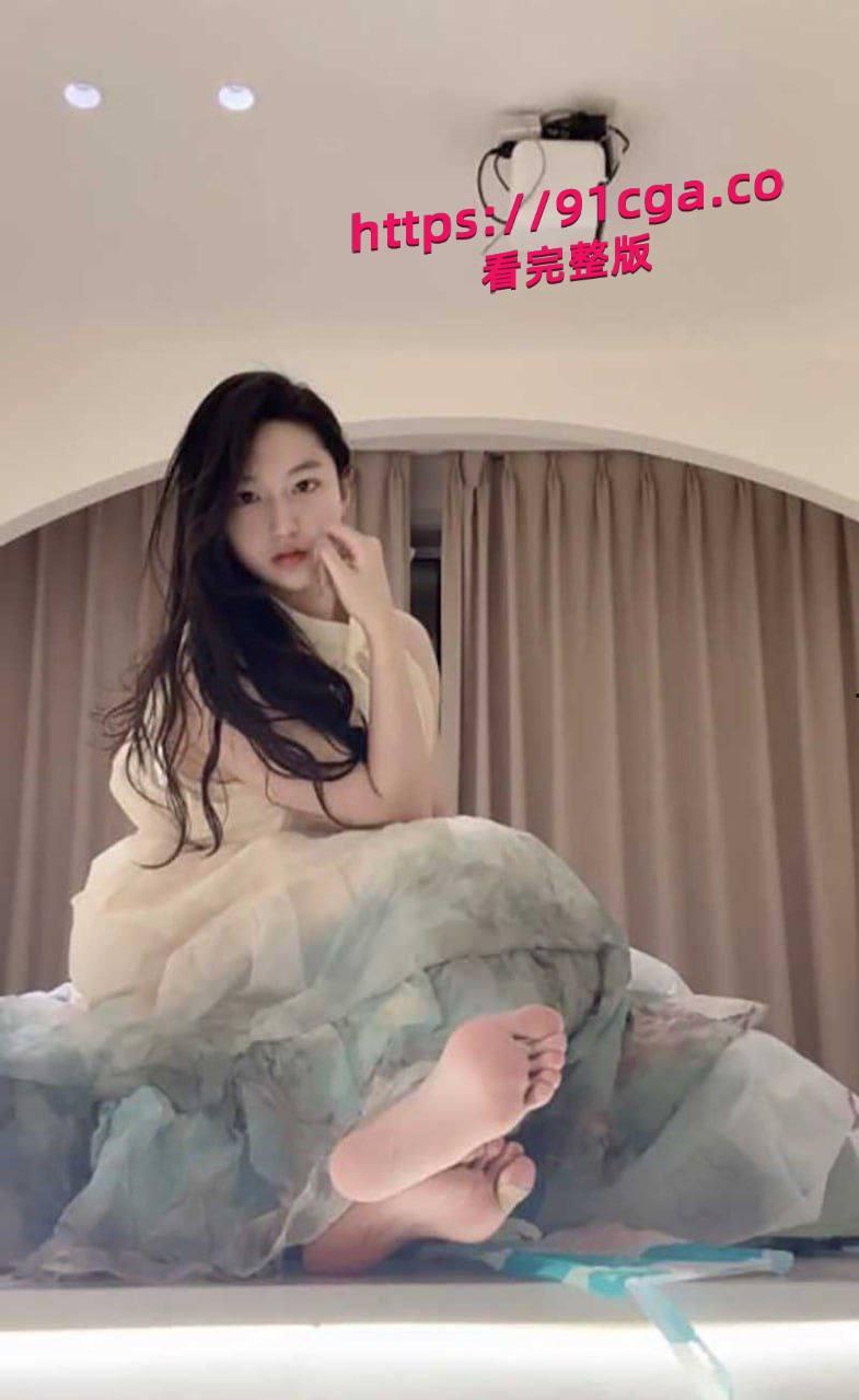 辽宁省锦州市目前是某技校在校大三大学生长相清纯甜美实则为小母狗，极为反差  #反差 #母狗 #大学生 #童颜巨乳-1