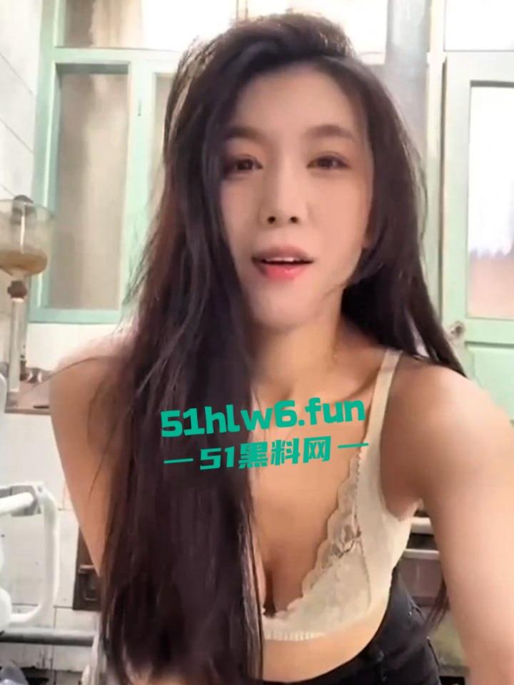 山东烟台莱州沙河，王木木烧烤店老板娘颜值超高的性感御姐，被土豪重金拿下裸聊自慰视频遭流出。-7