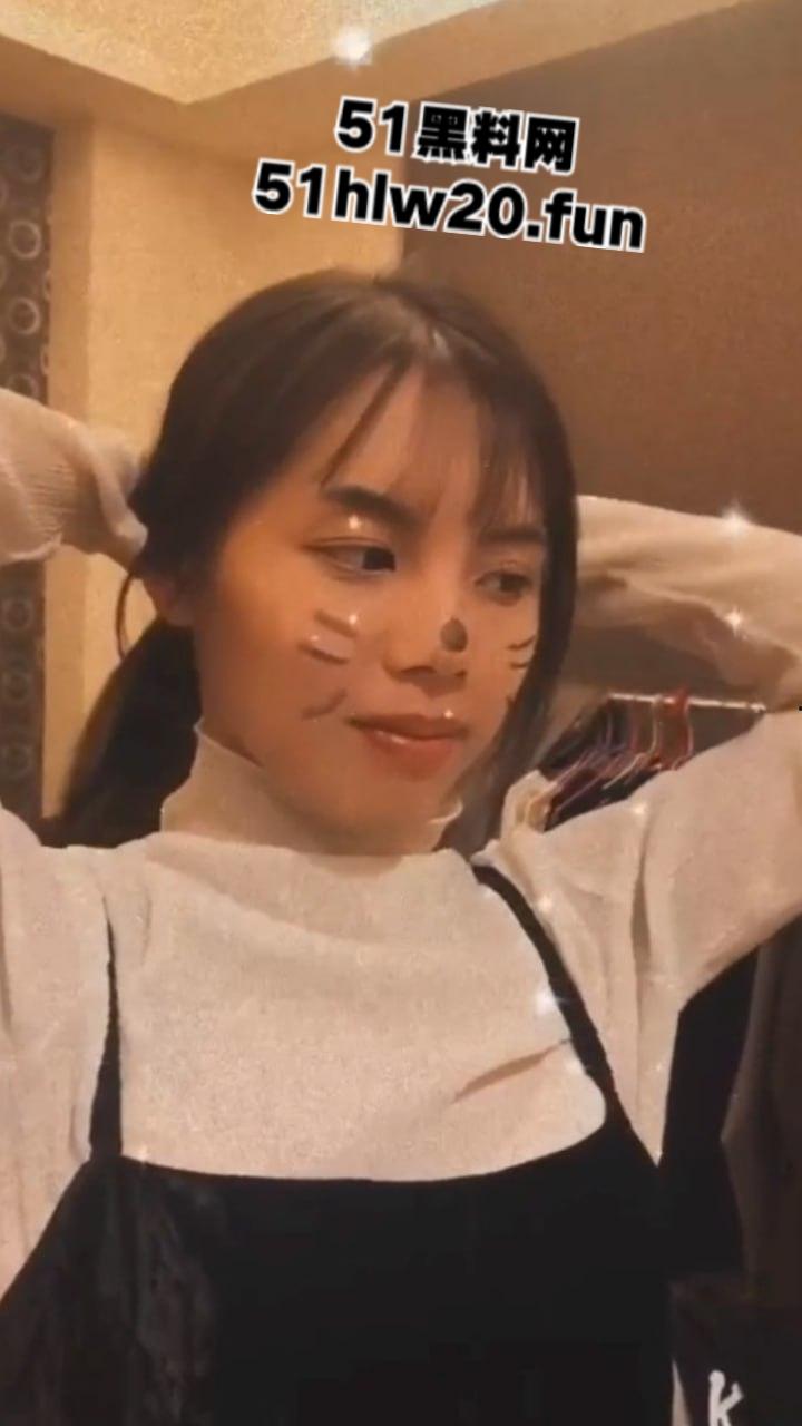 台湾极品幼师【赵舒妤】和富二代偷情视频外流，颜值甜美的极品嫩妹身材凹凸有致翘臀肥美。-9