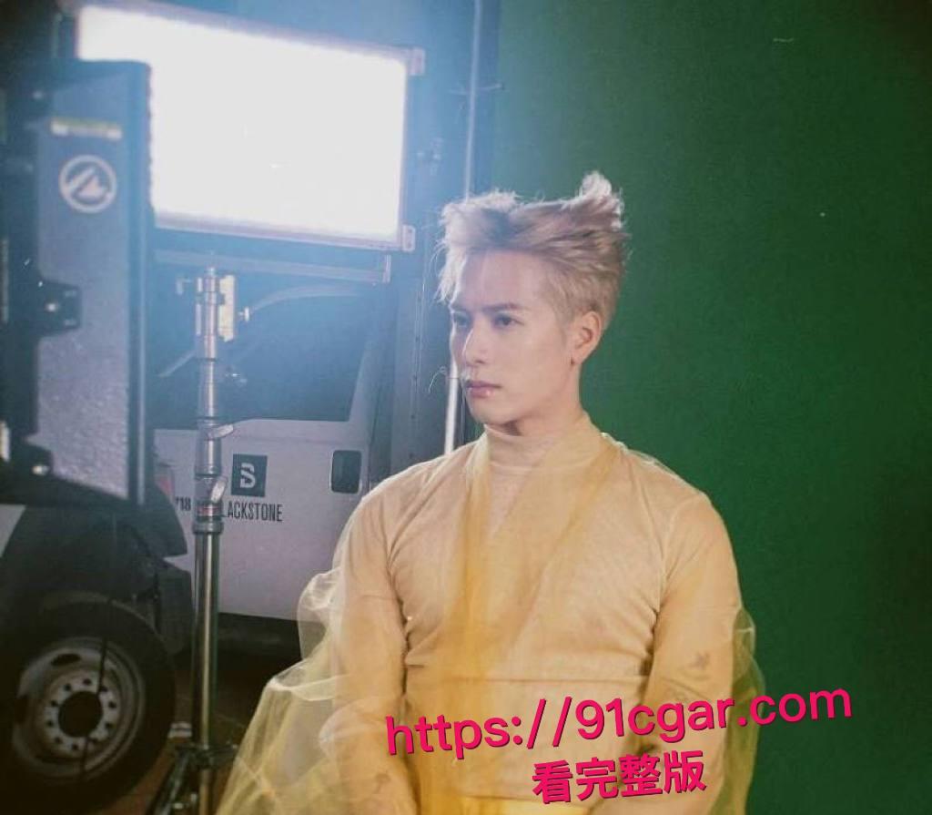 顶流明星 王嘉尔 自曝解决生理需求方式 私生活混乱竟是上海夜店常客 狂欢蹦迪勾搭女粉 床照亲密照全网疯传！-2