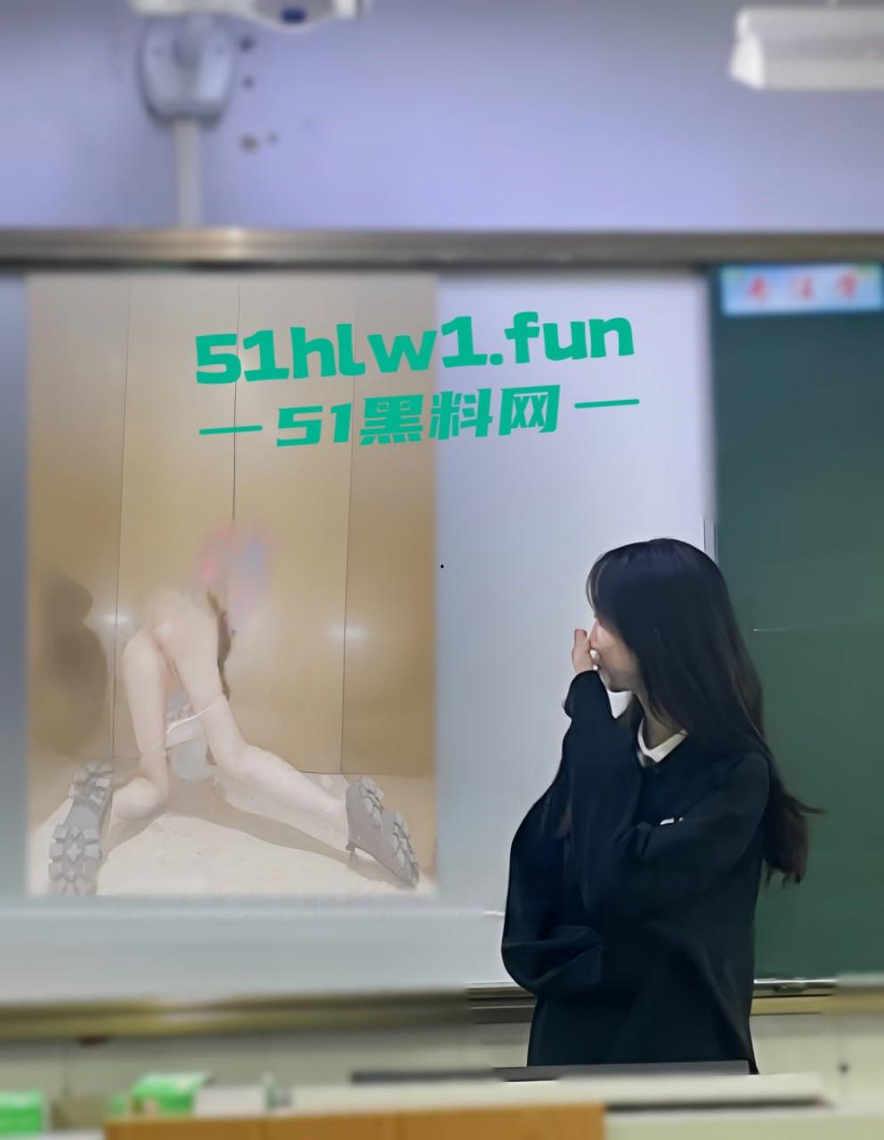 校花女神在外网竟然是福利姬，推特牛奶可可被调教得很到位的高校反差婊现在正是出圈。-9