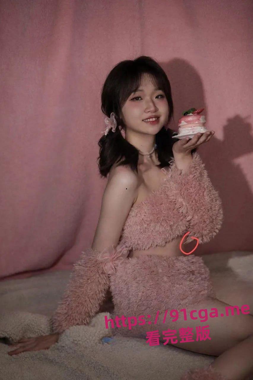 上海小学妹被邪恶叔叔包养 干的面目扭曲 洗澡做爱换衣全泄密-1