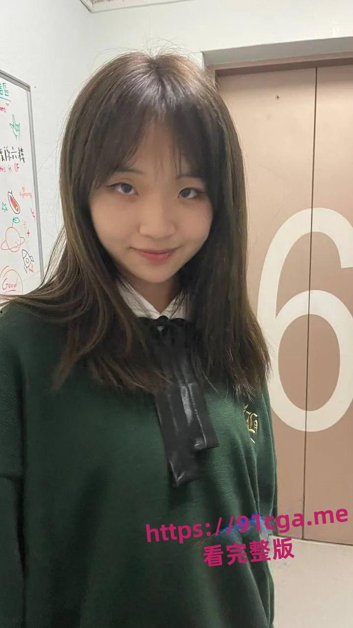 上海小学妹被邪恶叔叔包养 干的面目扭曲 洗澡做爱换衣全泄密-6