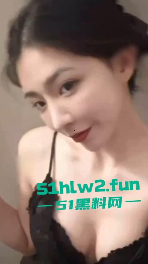 全网疯传的情感导师【Jacker大叔】竟然沦落到找小卡片约，未带小雨伞却遇到了生化母体的毒女被扒。-14