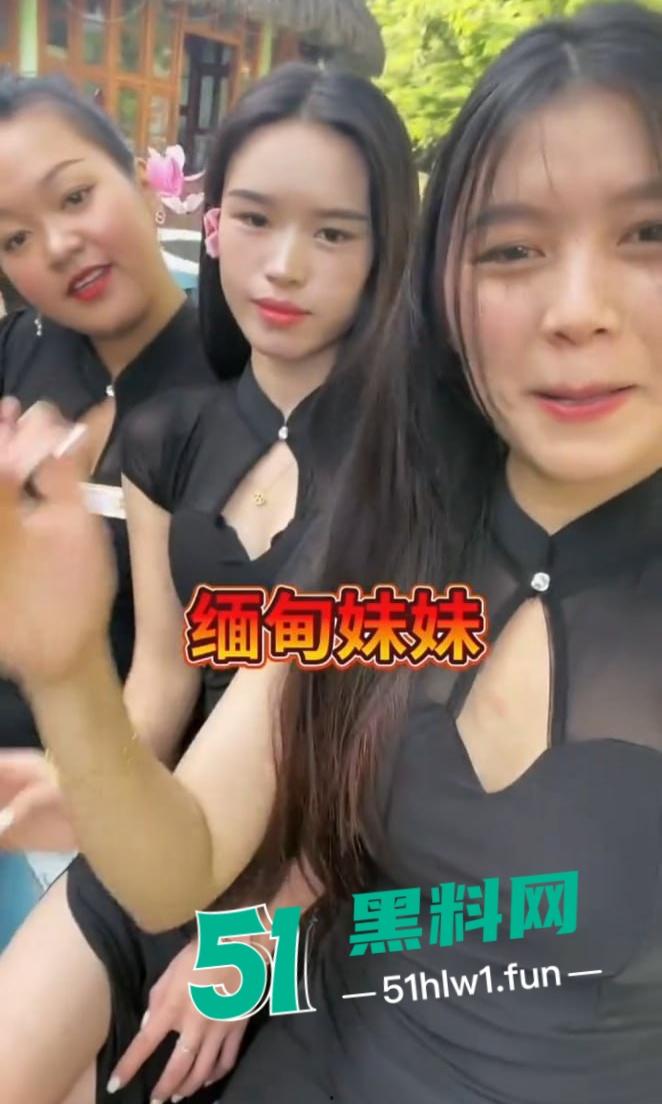 缅甸夜市成了小姐姐秀场，白天工装逛逛大街 晚上穿吊带撩遍全场！-3