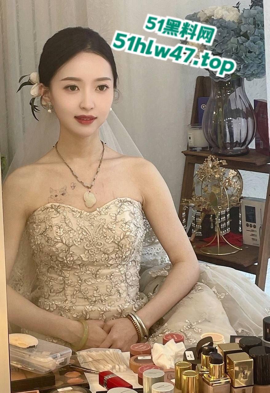 瓜友曝光性感骚妻，浙江杭州骚母狗【苏小雪】幼师骚逼，喜欢颜射吞精勾引学生家长被其老公发现曝光。-5