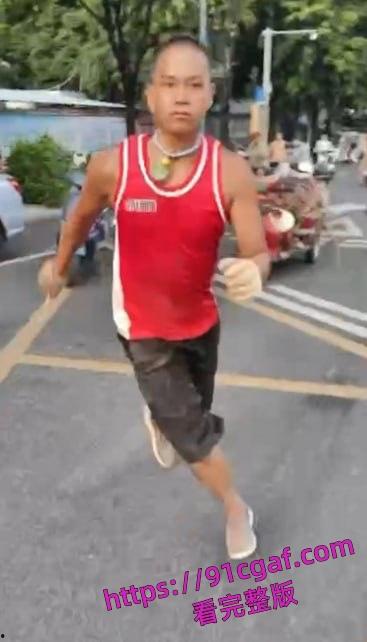 广西南宁兴宁区近日发生一起街头抢劫伤人事件抢劫后持刀无差别捅人-3