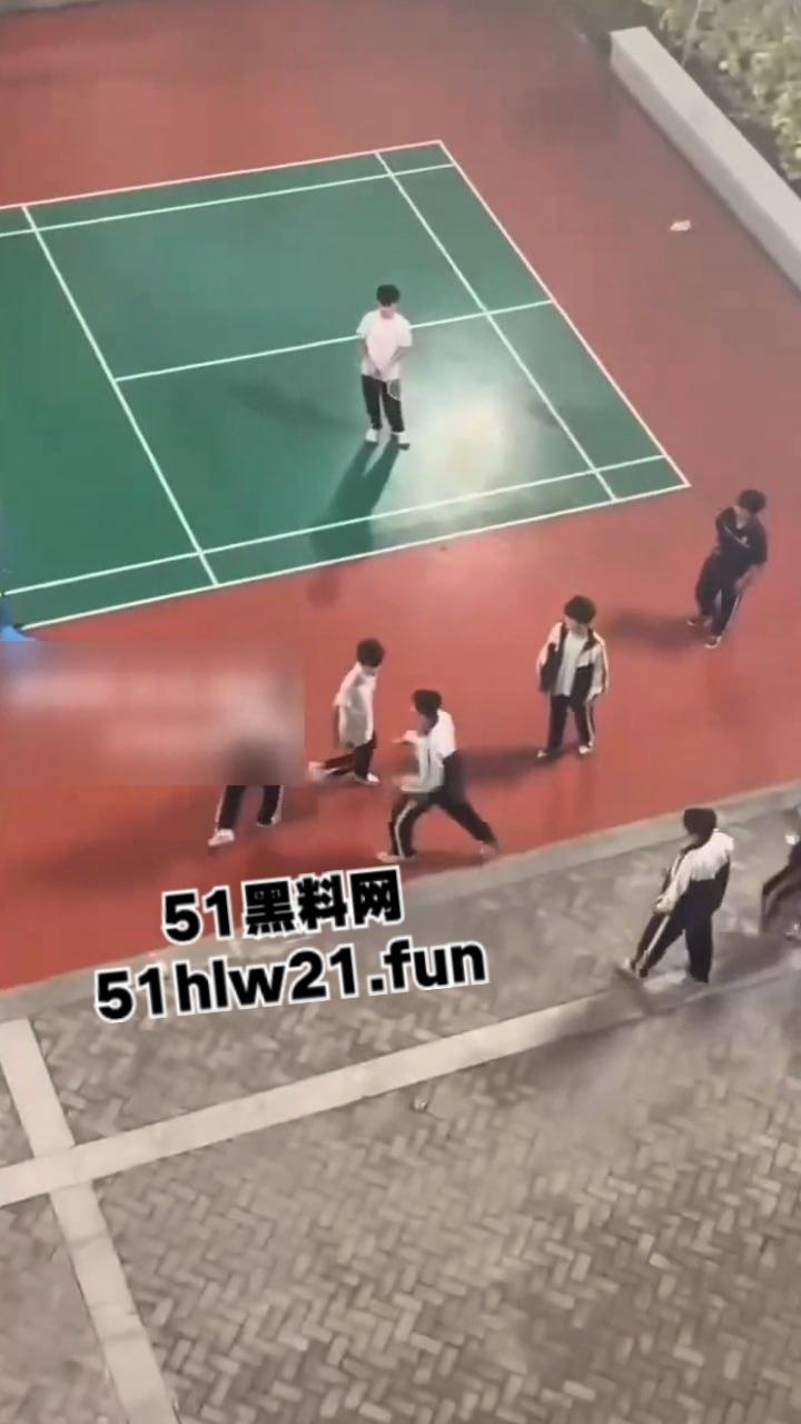 小电影情节照进现实，高中生把同学母亲给操怀孕，儿子知道后直接在学校打起来了！-6