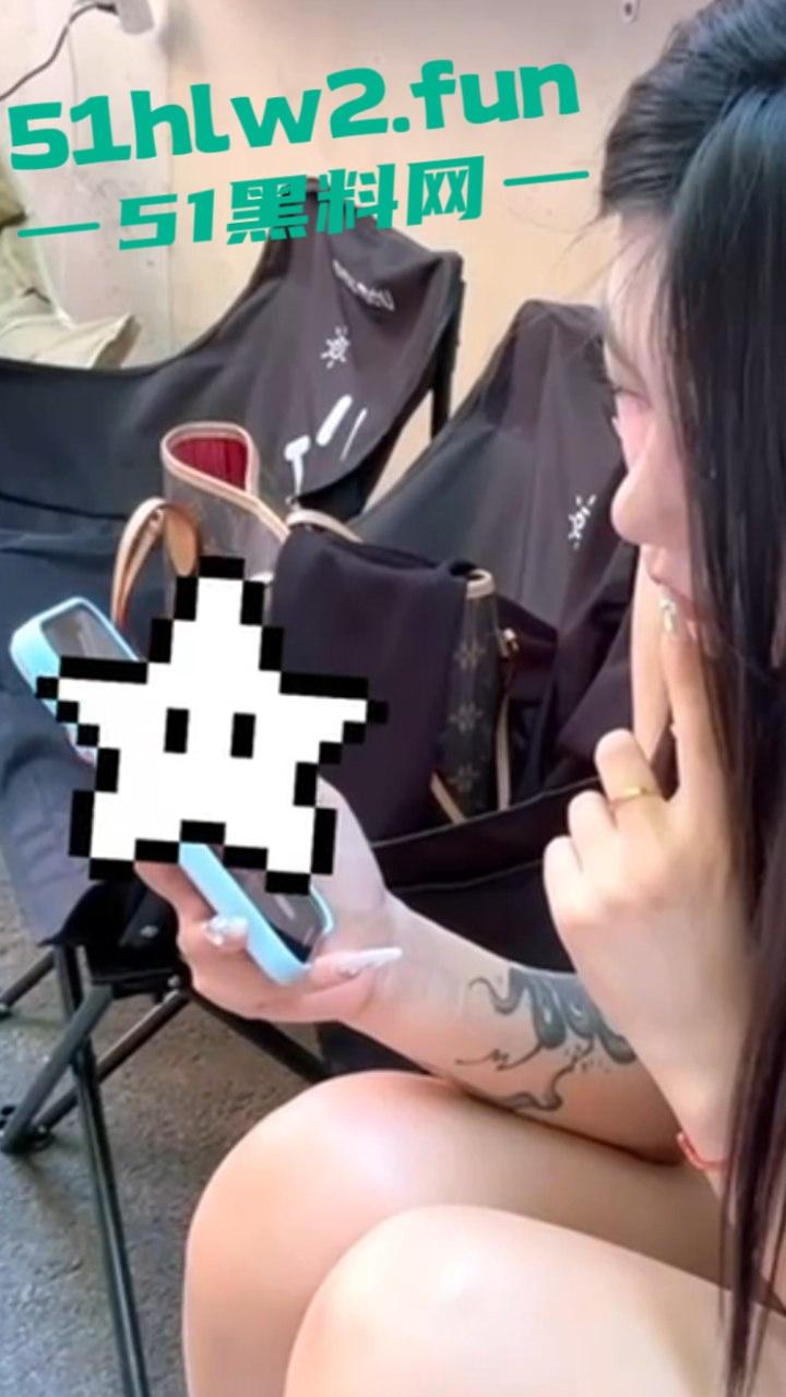 抖音高颜值女神【枭娍】曾6千都只能买下，擦边小视频的主播终于是被大哥拿下就是拍摄这角度太刁钻。-1