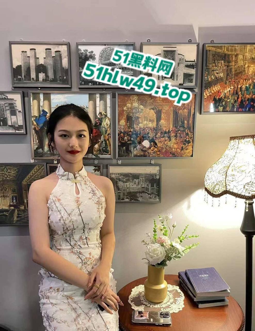 新加坡留学生【刘冰】前男友曝出，留学圈子乱搞多次约炮，果然戴眼镜的就是骚视频内容也是真赞啊！-11