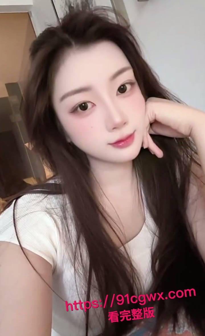 真实3P乱伦黑料曝光！和亲哥酒店双飞嫂子，视频流出兄弟共享肉体狂欢！-2