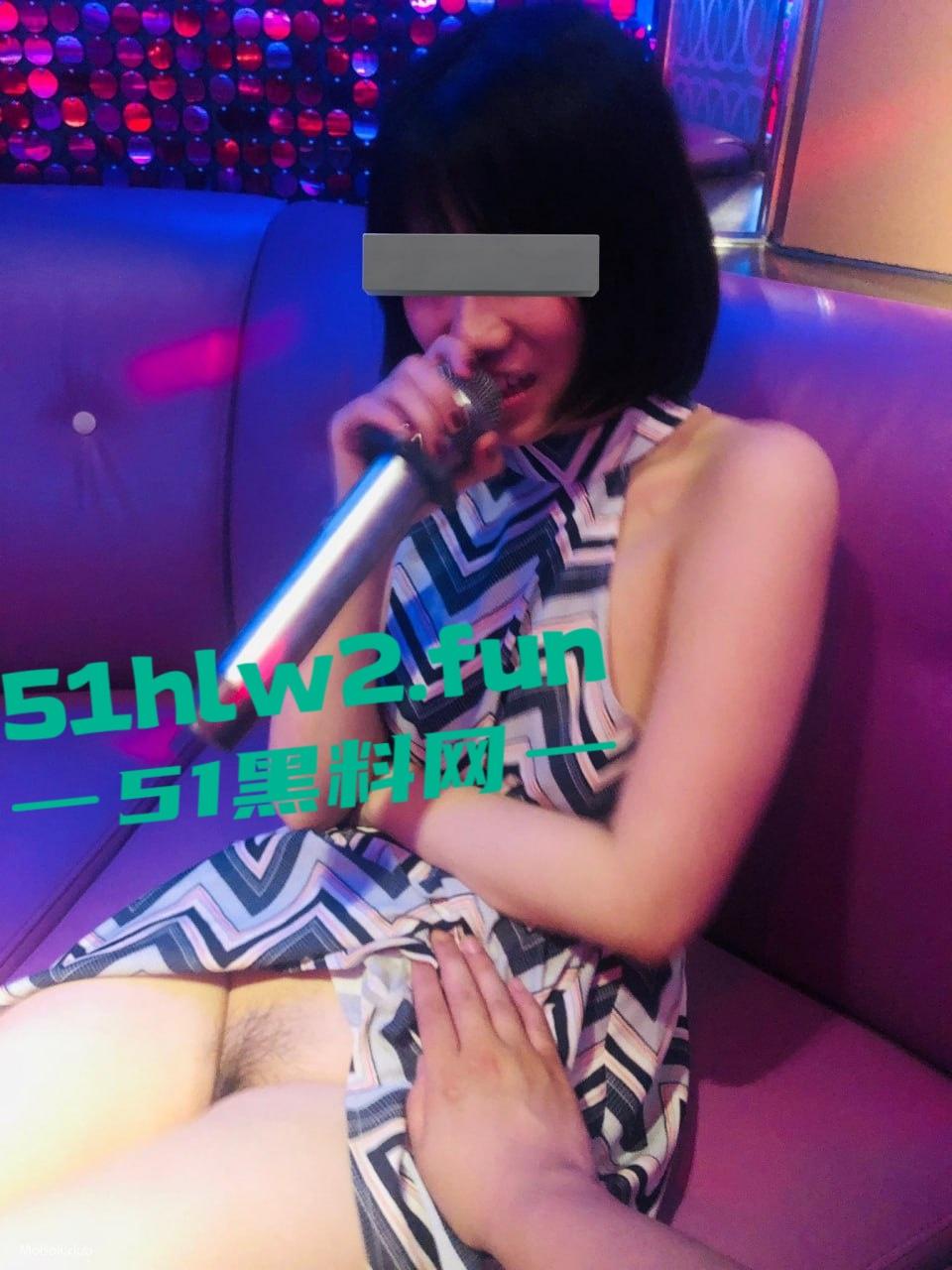 已婚人妻被公司高管调教3P，JK情趣丝袜骚到爆，深喉吞精呛到喘不过气，老公只能干瞪眼！-2