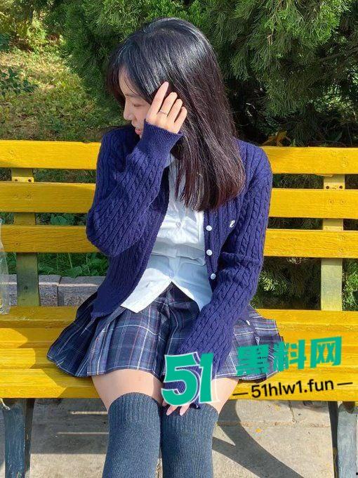 露出网黄【艺芋圆】高颜值大眼清纯母狗,主人调教成肉便器各种公共场合露出被扒出曝光后销声匿迹了。-6