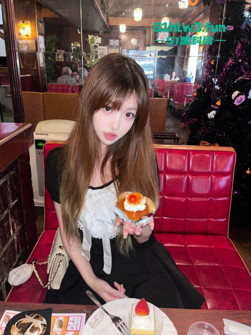 留日学生妹【刘安昕】外网公开卖身陪睡母狗属性被扒，怕父母生气假意报警装乖女。-5