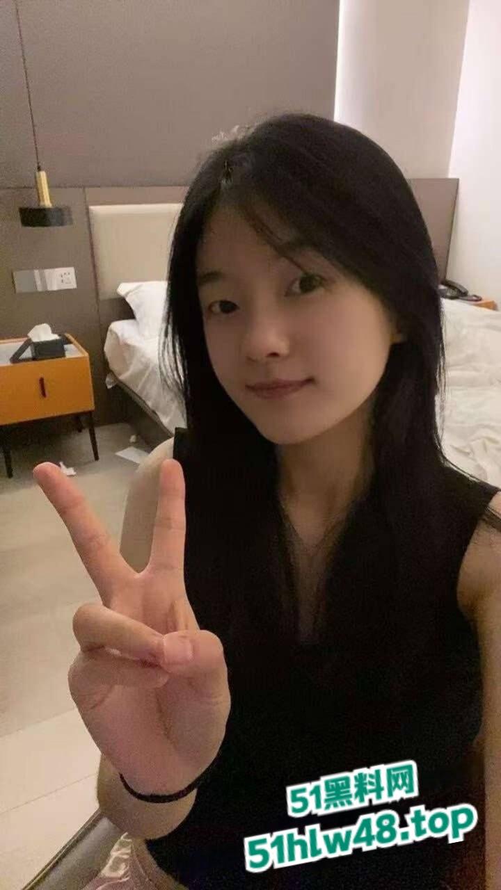 北京外国语大学【刘薇】大一清纯学霸，颜值清纯身材才一流私下超反差，男友自拍性爱视频被流出。-8