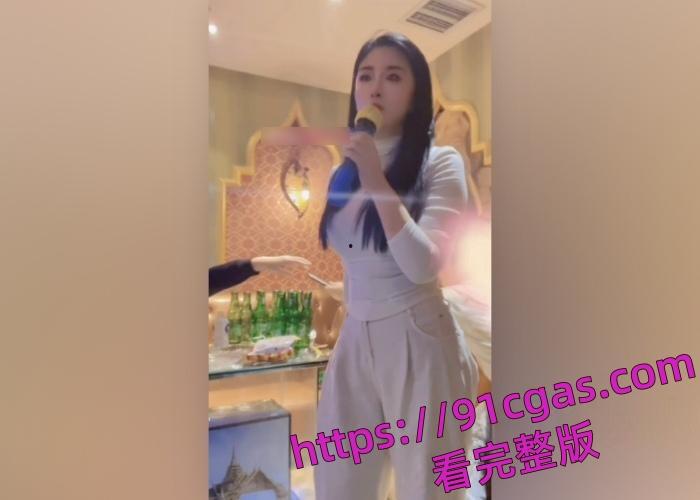 高颜值极品母女双飞共侍一夫的那种画面感背德反差感爆表，不看必后悔！-2