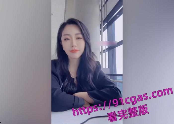 高颜值极品母女双飞共侍一夫的那种画面感背德反差感爆表，不看必后悔！-4