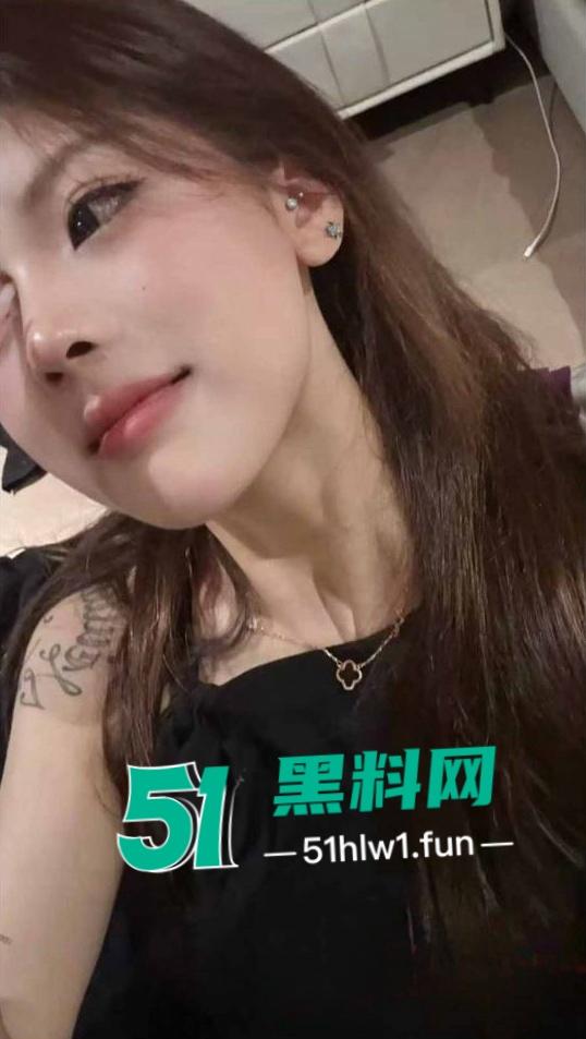 四川成都清纯可爱反差女大学生【林意如】多段大尺度视频，现实和网络中判若两人视频认证。-6