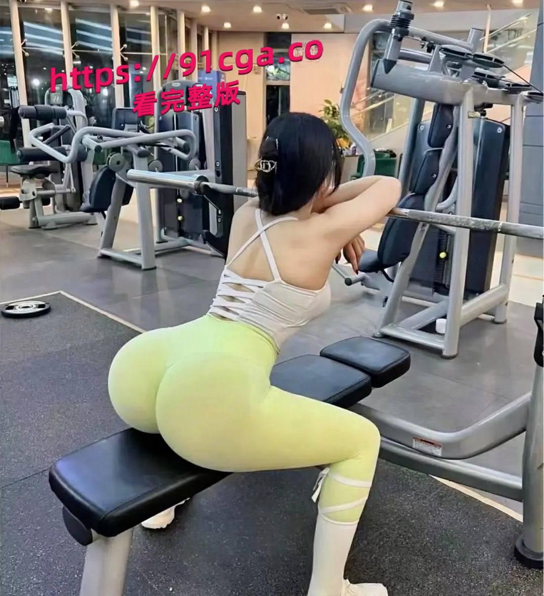 台湾极品纹身妹，近日流出她超罕见露脸大尺度私拍视频 #约炮 #白虎肉鲍 #健身房 #潮吹-2