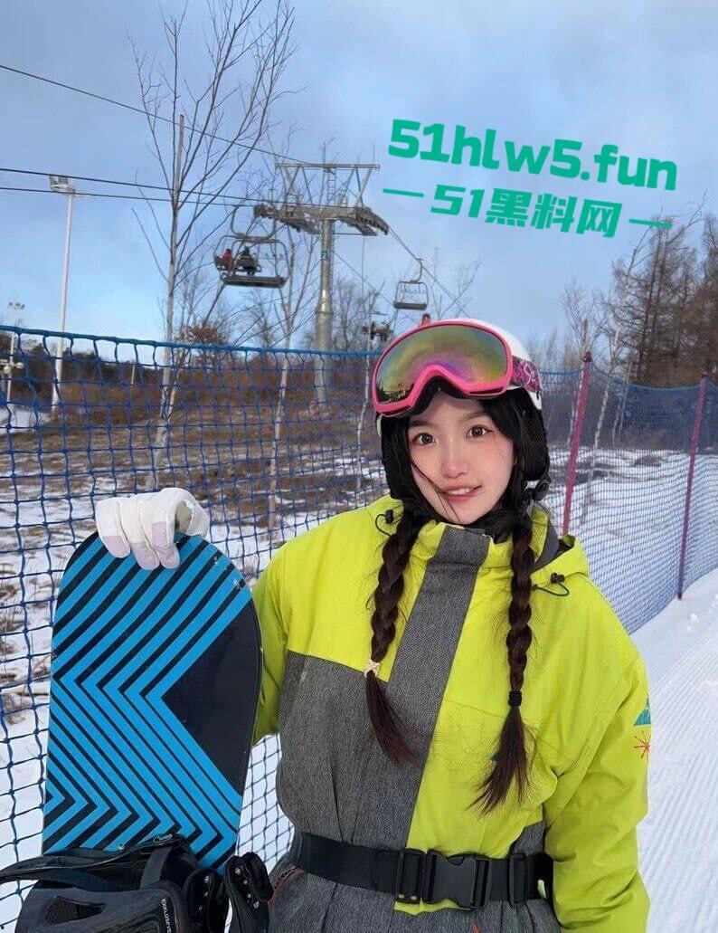 广州工商学院【谭梓柔】与男友性爱视频流出，花式玩弄性感尤物后入骑乘浪叫不止。-7