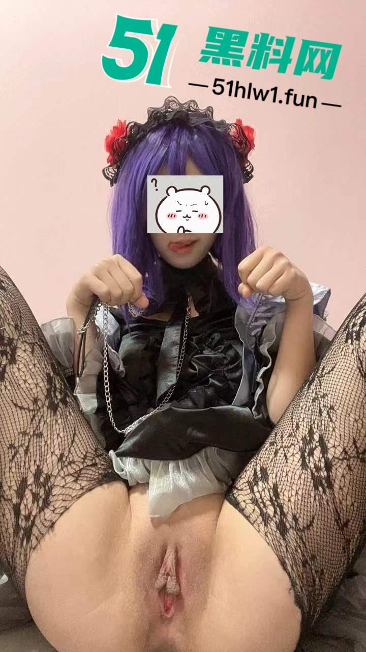 推特y2k少女博主【重生之我在X卖屁眼】首次直播撒尿元气少女对镜撒水，清纯羞涩太反差。-7