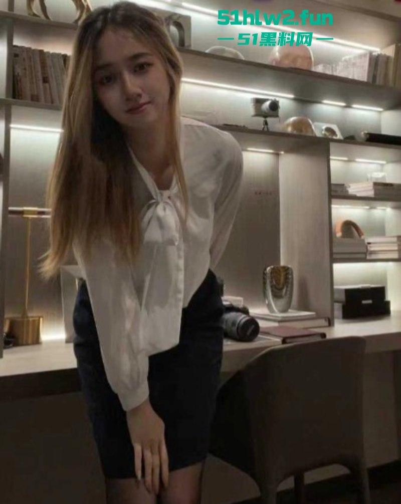 超越翰林府，广东佛山顺德悦府女销售【程圆】制服加黑丝，就在样板间让老板内射。-4