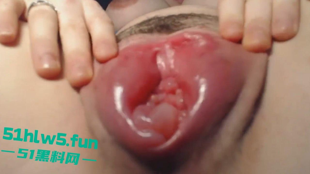 老外变态重口玩穴，用真空器把逼吸到浮肿，吸完的小穴看着非常粉嫩饱满真像甜蜜蜜的水蜜桃。-10